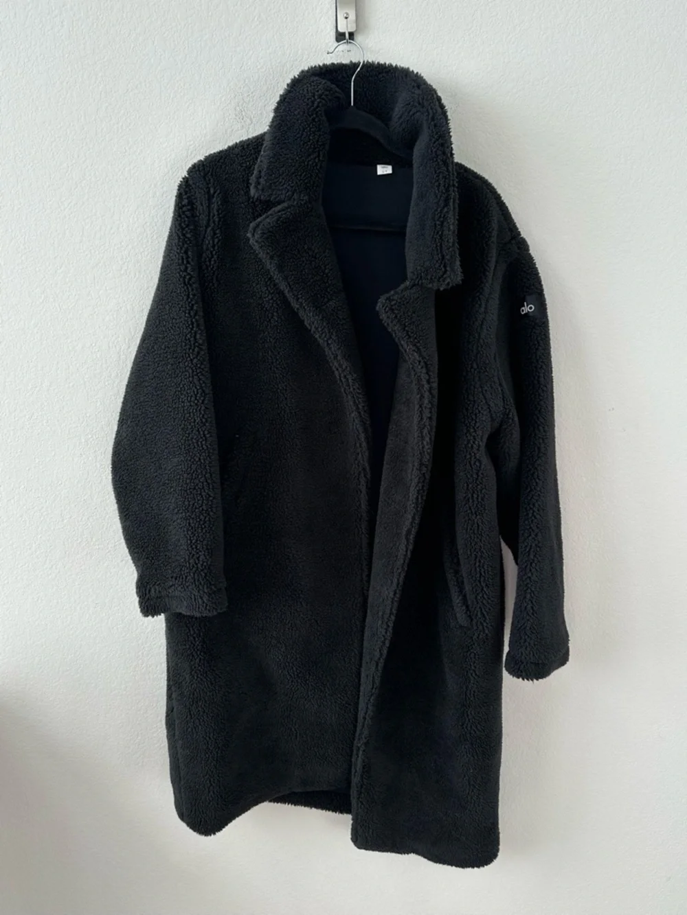 ALO Yoga Oversized Sherpa Teddy Trench Coat in Black SZ S - Picture 2 of 7